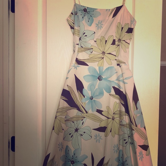 Summer dress - Picture 1 of 5